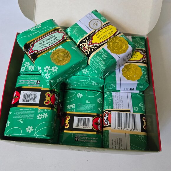 Bundle of 12 - Bee & Flower Soap Bar Jasmine, 2.65 oz bar - Picture 1 of 7